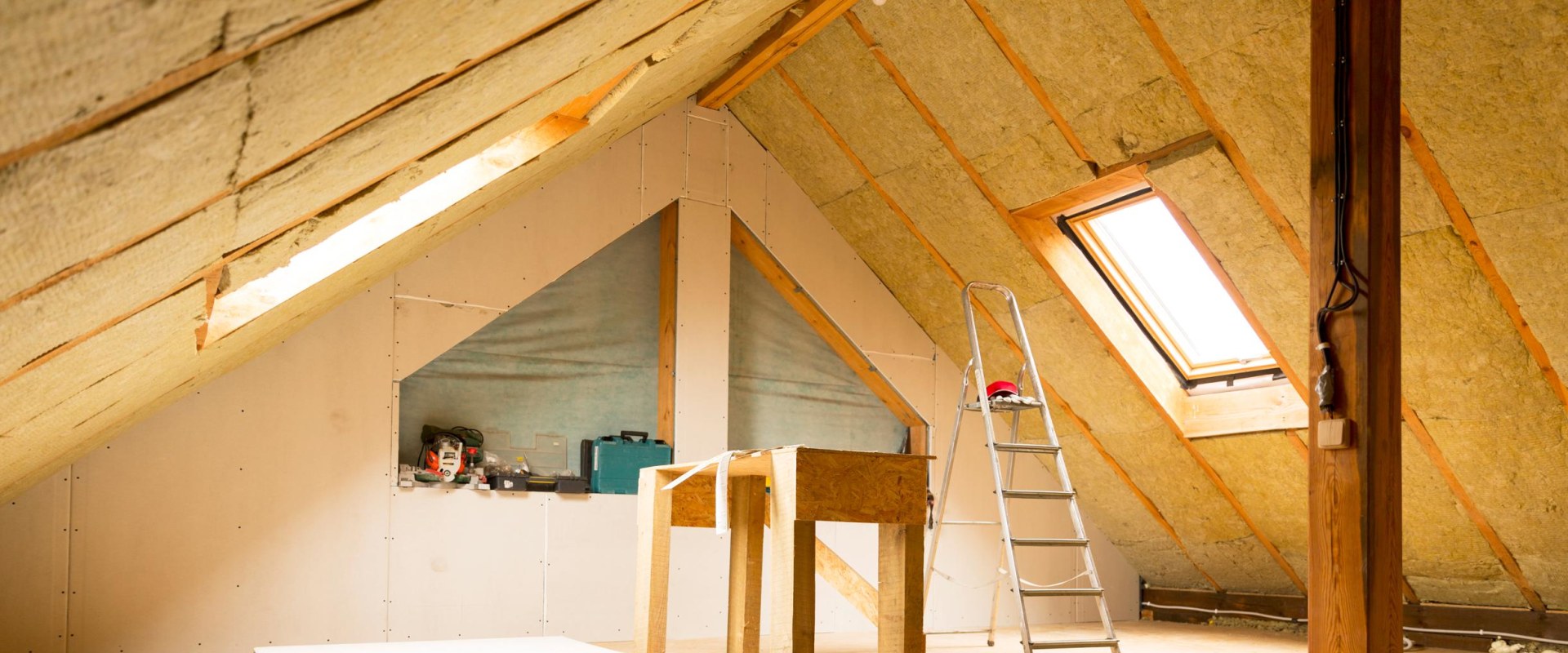 Kun je een afgewerkte muur isoleren zonder gipsplaat te verwijderen?